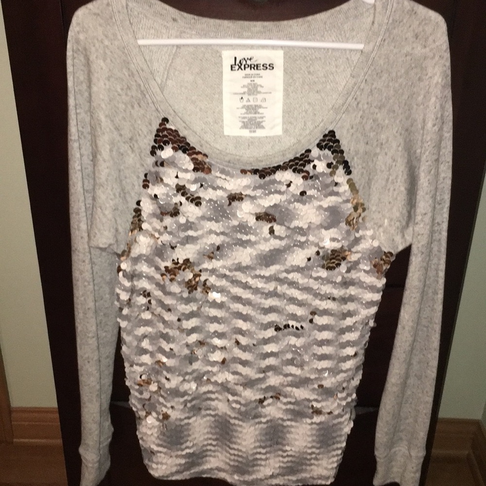 Light weight sweater